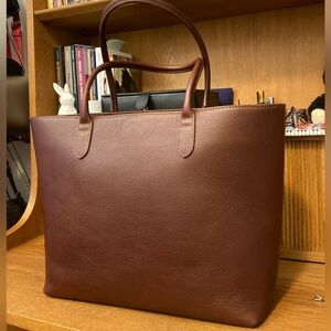 Linjer medium brown vegetable tanned leather tote